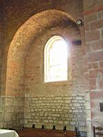 Saint Agnan - Eglise romane - Fenetre (2)